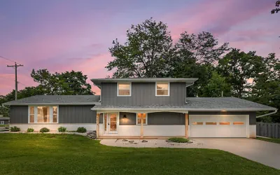 Prime Spot Fully Renovated Near Lambeau Titletown