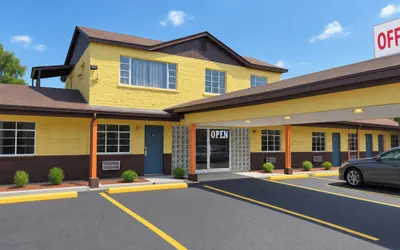 Photo 3 - Central Inn By Hotel O KY