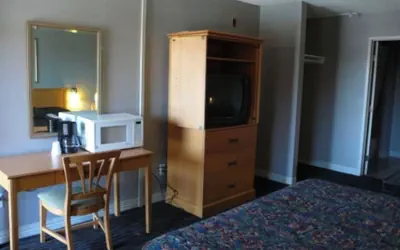 Photo 4 - Pepper Tree Motel