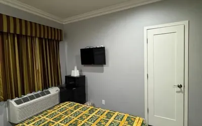 Photo 2 - Moonlight Inn
