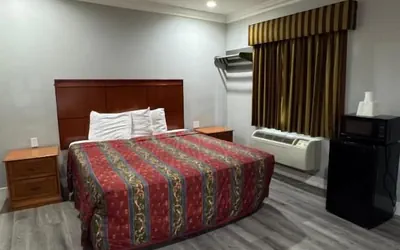 Photo 3 - Moonlight Inn