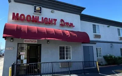 Moonlight Inn