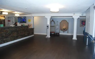 Photo 3 - Heritage Inn and Suits