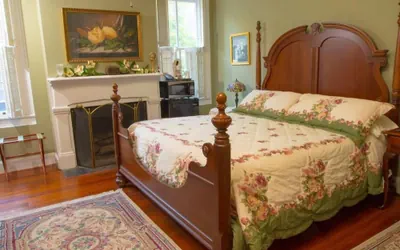 Photo 5 - The Olde Town Inn