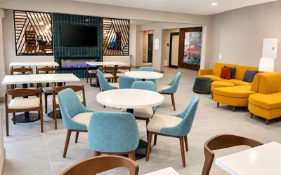 Photo 3 - La Quinta Inn & Suites By Wyndham Auburn Hills / Detroit