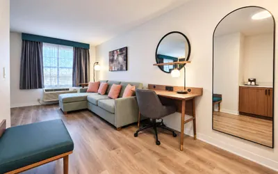 Photo 2 - La Quinta Inn & Suites By Wyndham Auburn Hills / Detroit