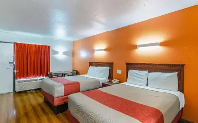 Photo 3 - Express Inn