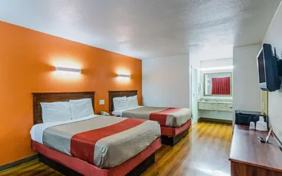Photo 2 - Express Inn