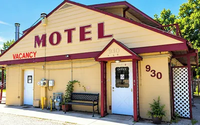 Photo 2 - Bob's Woodstock Motel