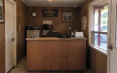 Photo 3 - Bob's Woodstock Motel