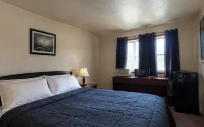 Photo 4 - Bob's Woodstock Motel