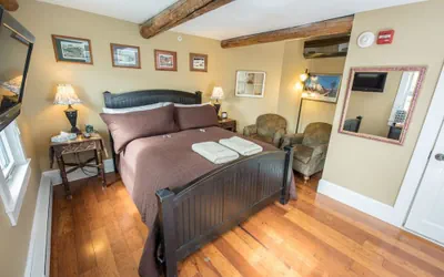 Photo 3 - Gazebo Inn