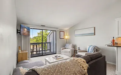 Photo 4 - 🏖 Top-floor Bay-view 1BR @ The Shores Grand Traverse Resort Sleeps 6