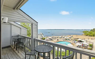 Photo 2 - 🏖 Top-floor Bay-view 1BR @ The Shores Grand Traverse Resort Sleeps 6