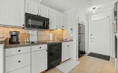 Photo 5 - 🏖 Top-floor Bay-view 1BR @ The Shores Grand Traverse Resort Sleeps 6