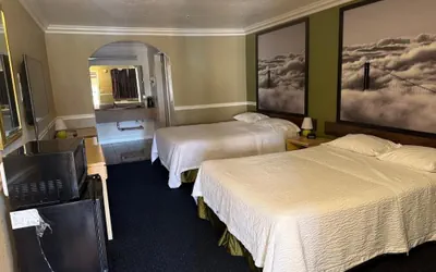 Photo 2 - FOOTHILL INN