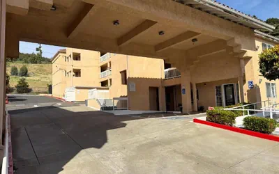 Photo 5 - FOOTHILL INN