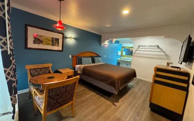 Photo 2 - El DORADO MOTEL
