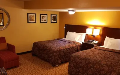 Photo 4 - Regal inn