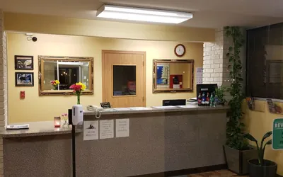 Photo 2 - Regal inn