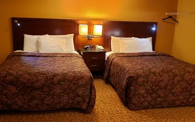 Photo 3 - Regal inn