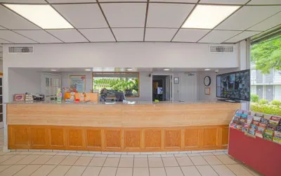 Photo 5 - MASTERS ECONOMY INN
