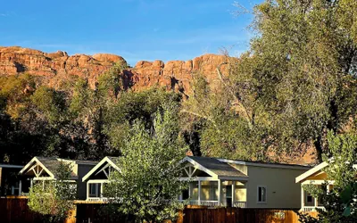 Edge of the Desert Inn