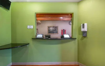 Photo 3 - Extended Stay America Select Suites - Lake Worth