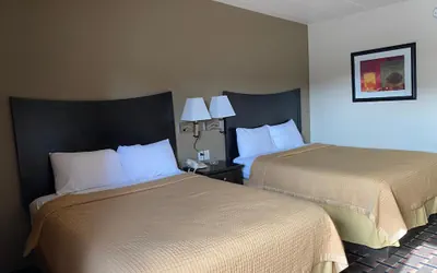 Photo 5 - Executive Inn