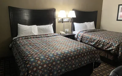 Photo 4 - Executive Inn