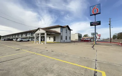 Photo 2 - Motel 6 Dyersburg, TN