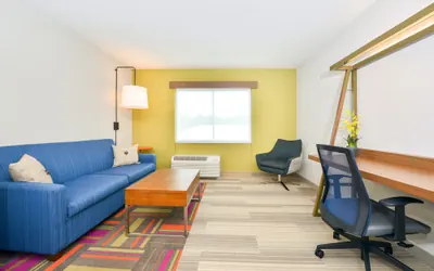 Photo 4 - Holiday Inn Express & Suites Salem by IHG