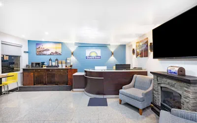 Photo 4 - Oceanside Inn & Suites, a Days Inn by Wyndham
