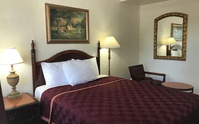 Photo 3 - Economy Inn