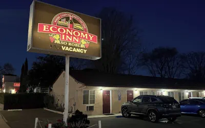 Photo 2 - Economy Inn