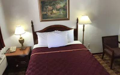 Photo 4 - Economy Inn