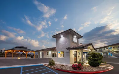 Photo 2 - Days Inn by Wyndham Arroyo Grande/Pismo Beach