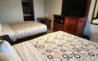 Photo 2 - Pacific Inn
