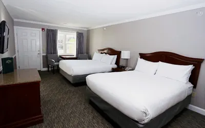 Photo 4 - Golden Gables Inn Dazzler Select by Wyndham