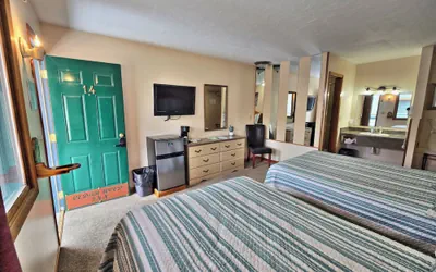 Photo 5 - Cedar Wood Inn