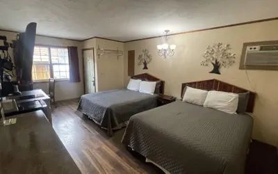 Photo 3 - Cedar Wood Inn