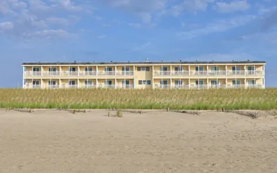 Photo 2 - Drifting Sands Oceanfront Hotel