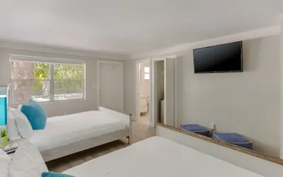 Photo 3 - Drift Hotel