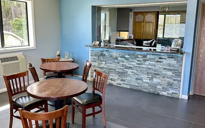 Photo 3 - American Inn