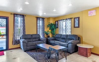Photo 4 - Rose City Inn & Suites