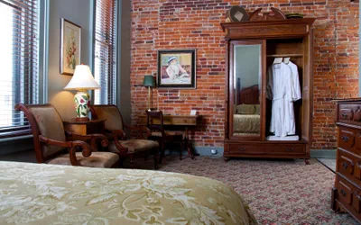 Photo 5 - The Black Hawk Hotel