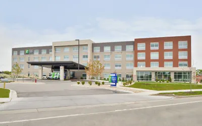 Photo 2 - Holiday Inn Express & Suites Madison by IHG