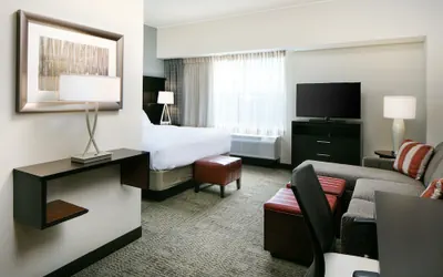 Photo 3 - Staybridge Suites Des Moines Downtown by IHG