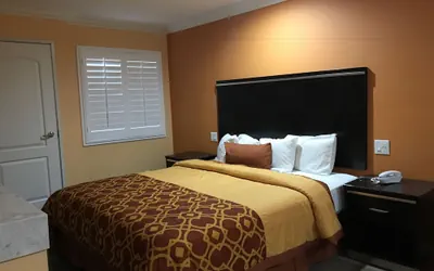 Photo 4 - Executive Suites Inn