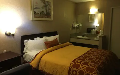 Photo 3 - Executive Suites Inn